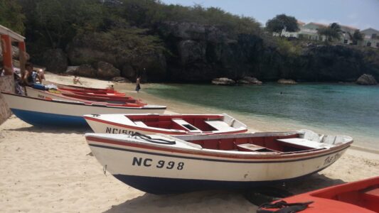Week #27, #28, #29 en #30 11 vissersboot Curacao Playa Lagun