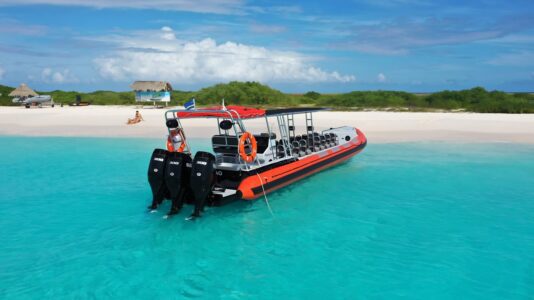 Powerboat Klein Curacao