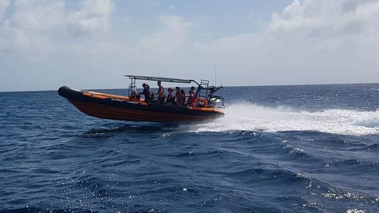 caribbean powerboat klein curacao snel 750x422 1