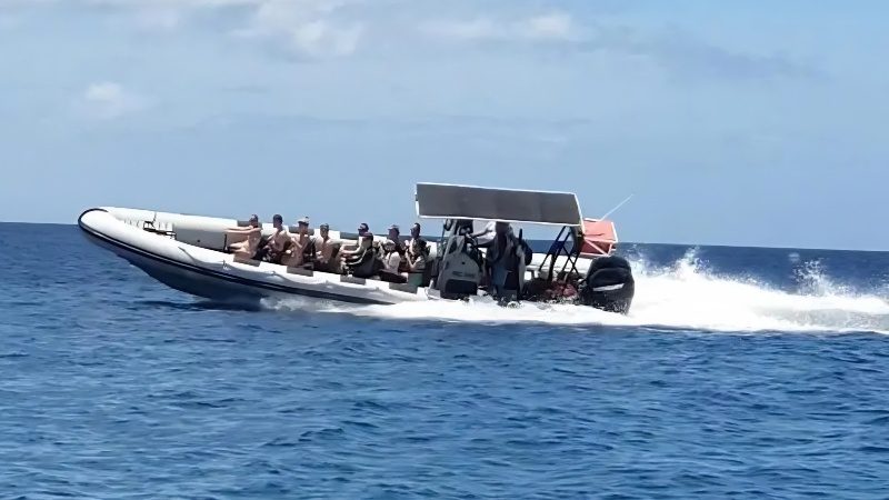 Barco de motor a Klein Curaçao