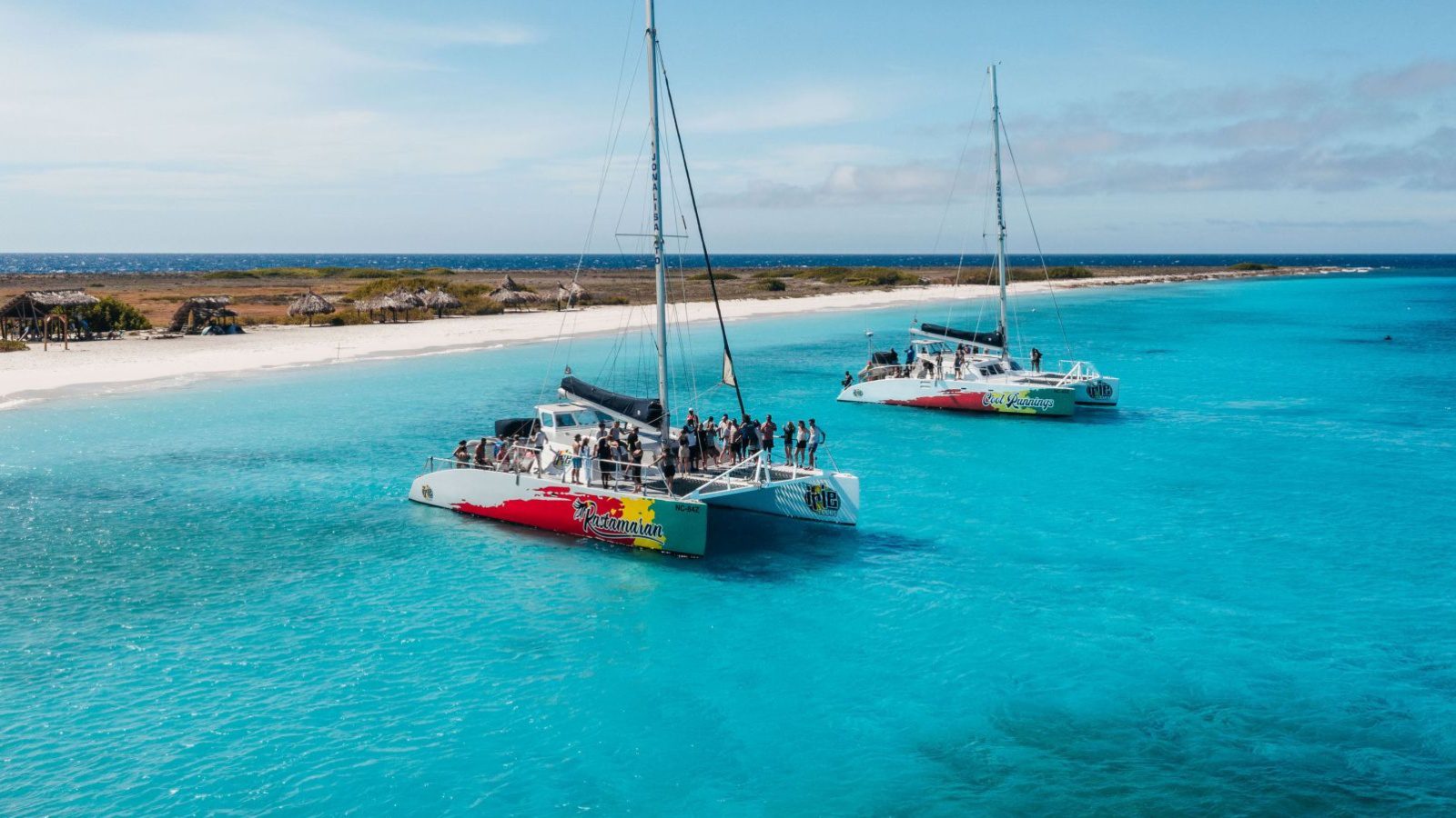 Klein Curaçao met Irie Tours catamarans Cool Runnings en Rastamaran
