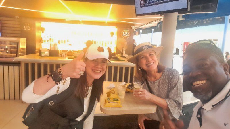 Transfer Curacao Taxi 5 taxi curacao happy customer 800x450 1