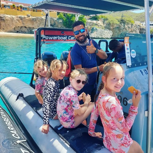 Powerboat Curacao beach hopping kinderen