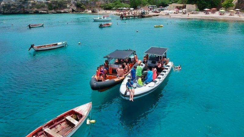 Powerboat curacao schildpadden piskado