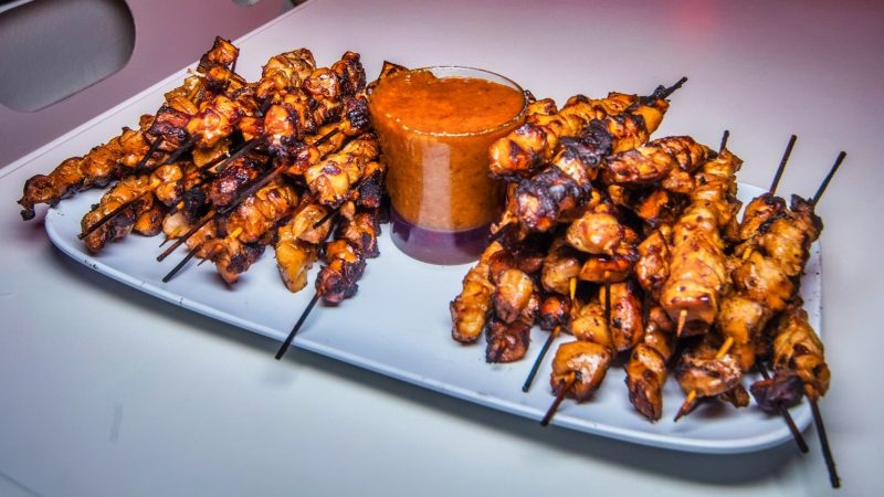 Sunset Sailing Cruise - Large Catamaran 10 Sunset Cruise Catamaran BlueFinn Curacao kipsate 800x450 1