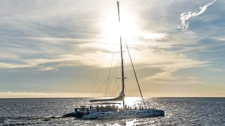 catamaran sunset sail black white 450x253 1