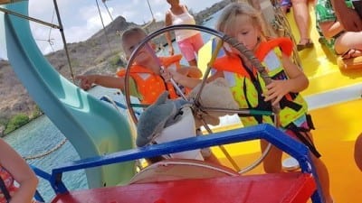 paseo en barco niños toda la familia