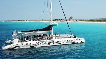 excursies curacao: klein curacao met catamaran