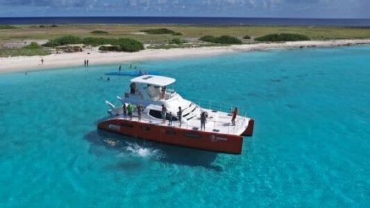 Catamaran on Curacao 4 curacao catamaran Top Cat Breeze mini catamaran