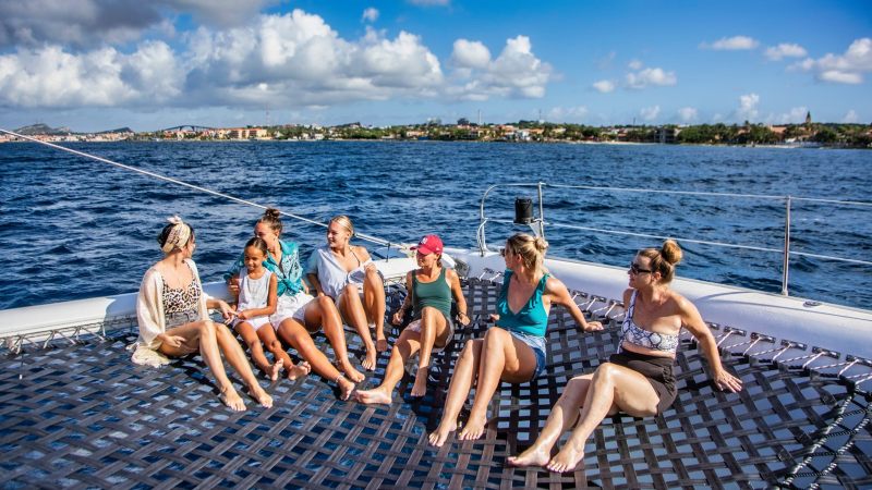 Westcoast Cruise - Catamaran 5 Westcoast BlueFinn Catamaran Curacao hangnetten 800x450 1