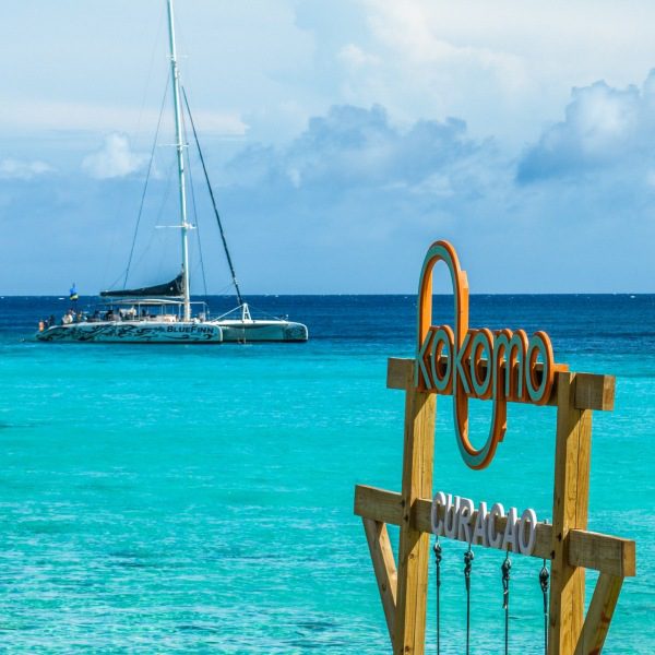 Cruzeiro de catamarã pela costa oeste de Curaçao BlueFinn Kokomo
