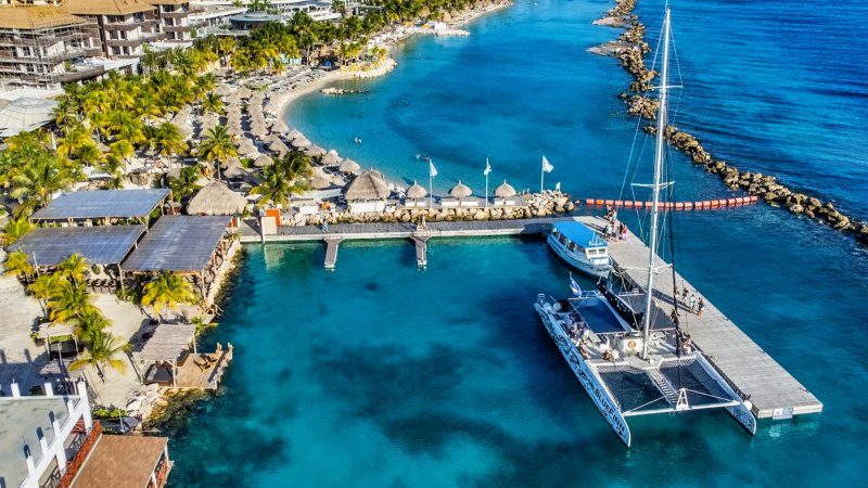 Curacao snorkeltrip catamaran Mood Beach 800x450 1