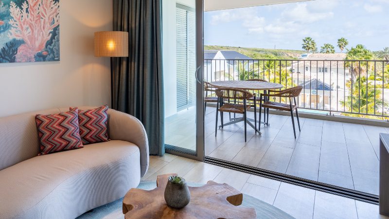 Dolphin Suites Curacao groot balkon 800x450 1