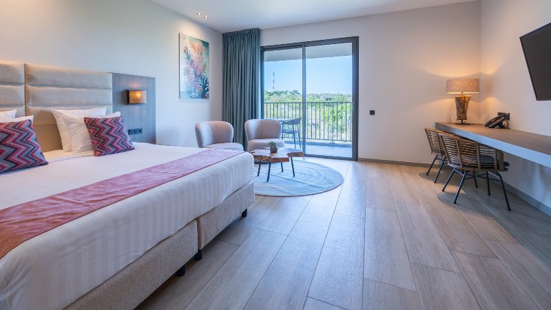 Dolphin Suites curacao kamer double king 800x450 1