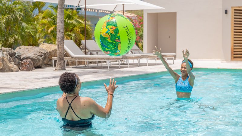 Dolphin Suites zwembad spelen 800x450 1