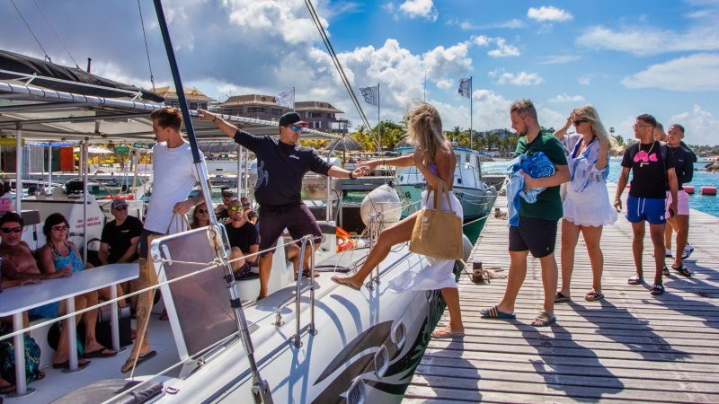 snorkel trip curacao catamaran welcome 800x450 1