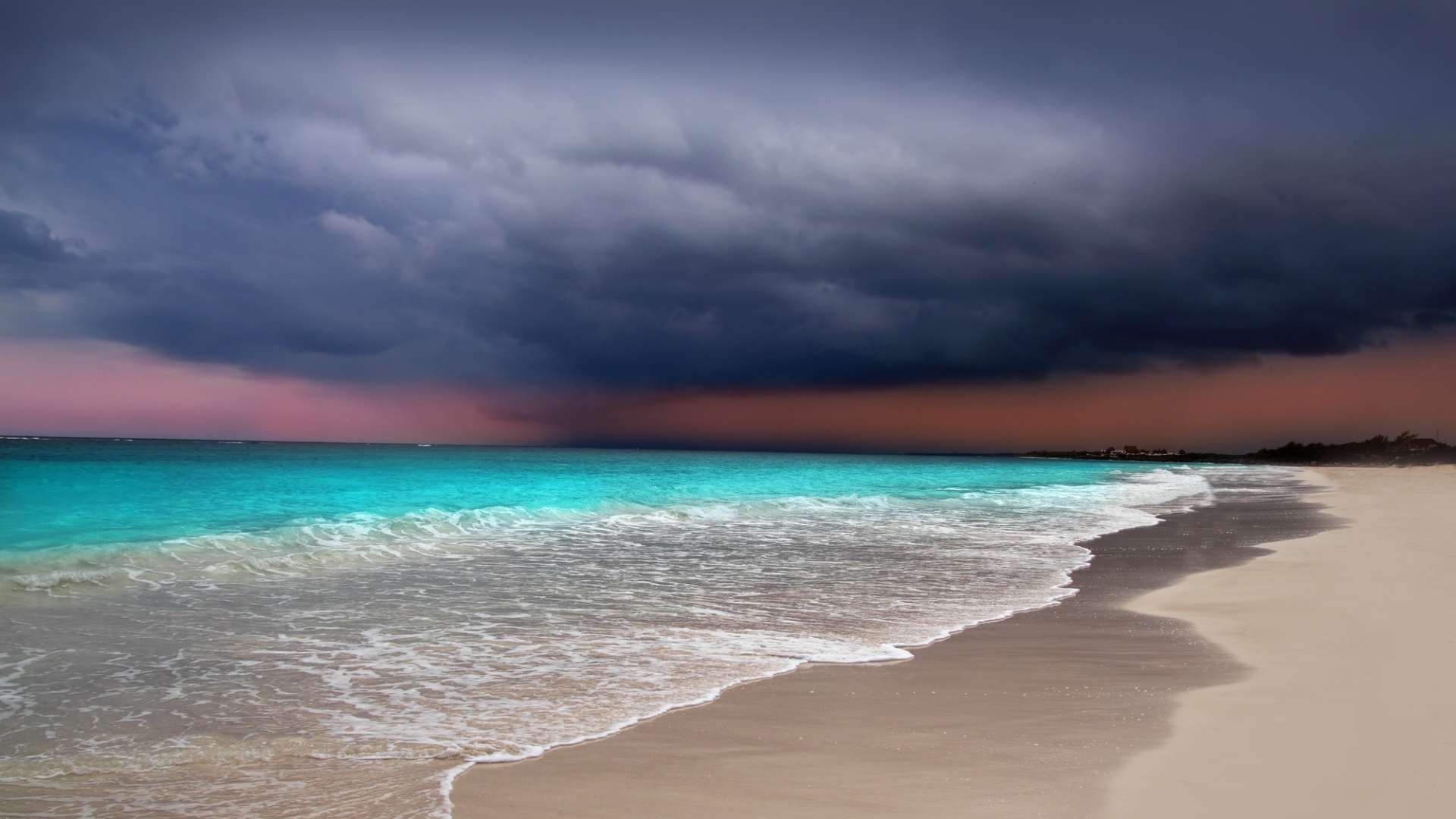 donkere wolken boven curacao