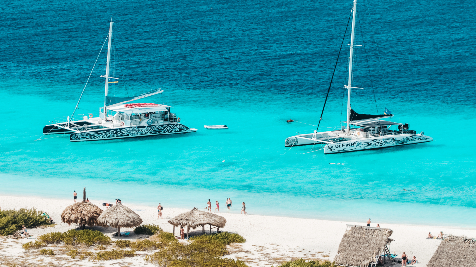 BlueFinn catamaran Klein Curacao