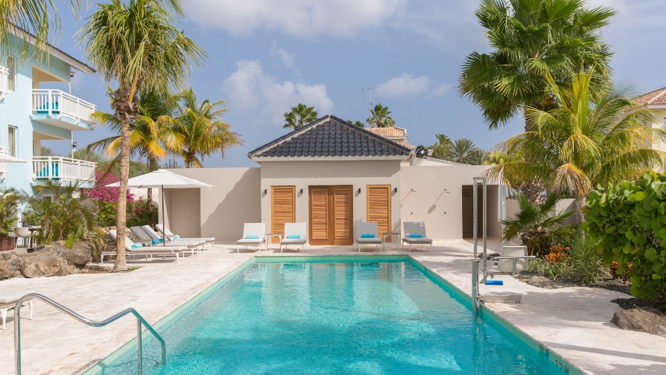 dolphin-suites-curacao-front-zwembad-05x253 Dolphin Suites Curacao