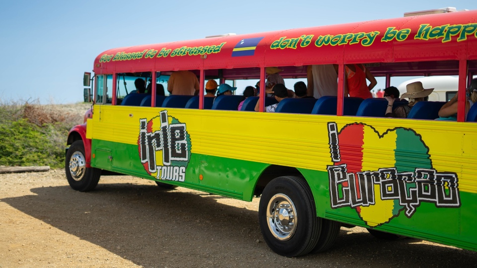 Eilandtours & stadswandelingen 4 eilandtour curacao met partybus
