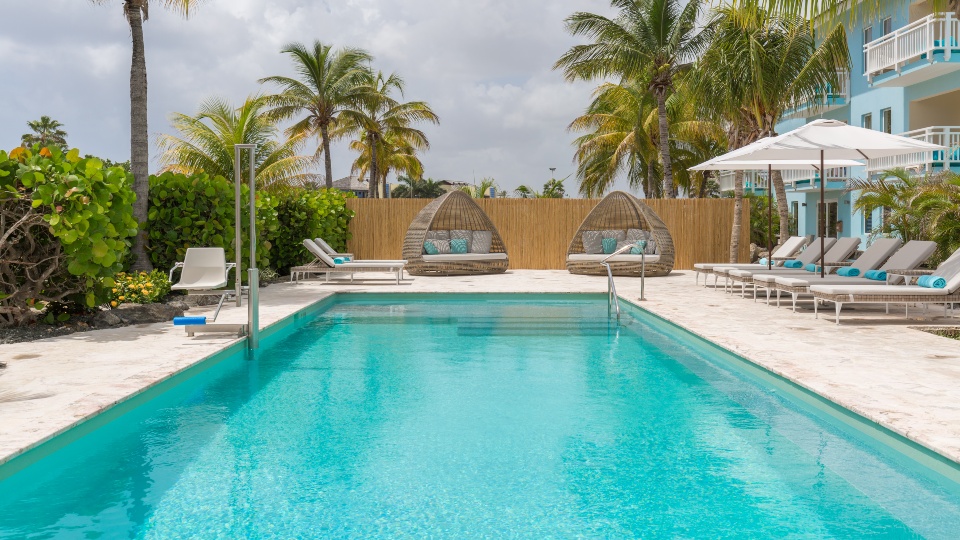 Dolphin Suites Curacao zwembad