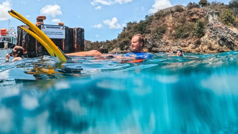 Half day snorkel and lunch crew 800x450 1