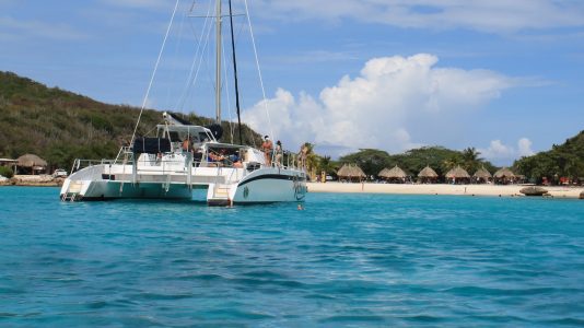 Westcoast Trips 4 catamaran: Beach BBQ & Blue Room