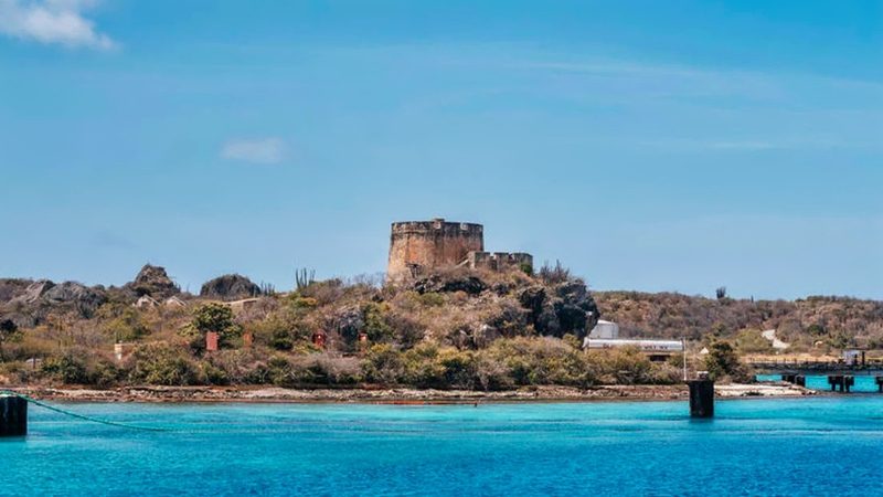 fort beekenburg curacao snorkel trip 800x450 1