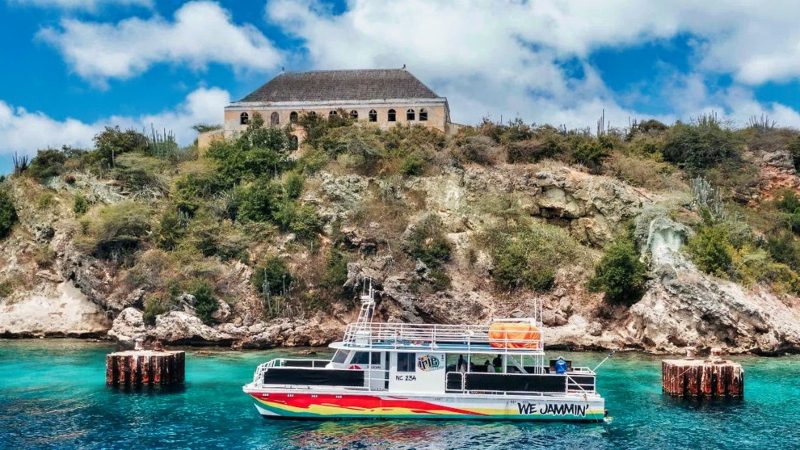 half day snorkel lunch quarantaine building 800x450 1