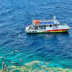 Excursión de snorkel en catamarán de medio día