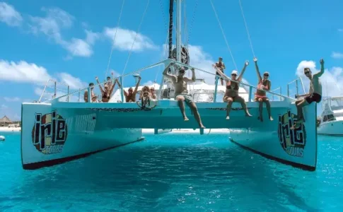 Klein Curacao catamaran 2 klein curacao catamaran cool runnings irie tours rastamaran 600x371 1