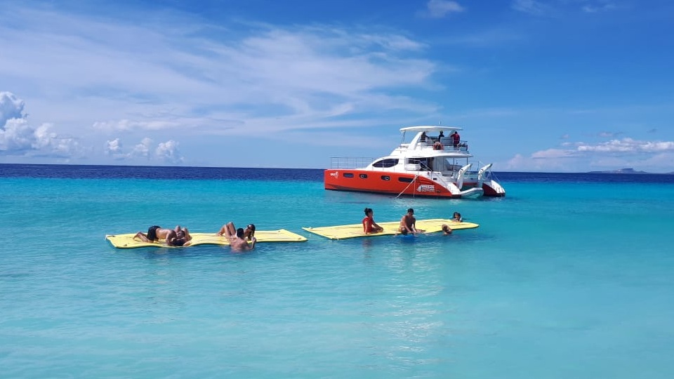 Breeze Klein Curacao snelle catamaran