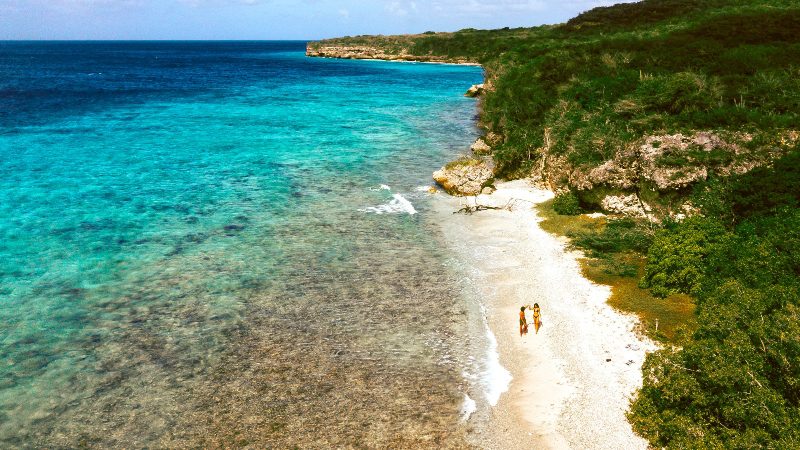 Private Beach & Picnic 4 curacao private beach couple 800x450 1