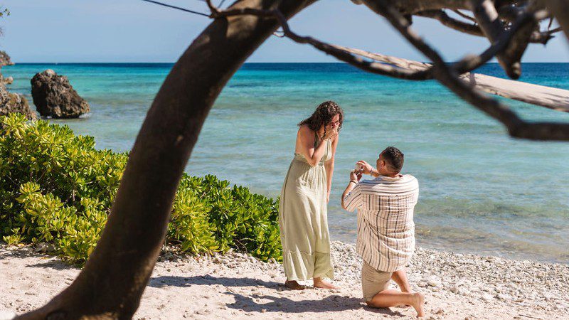 huwelijksaanzoek curacao strand 800x450 1