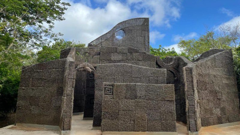 cathedral of thornes curacao voorkant 800x450 1