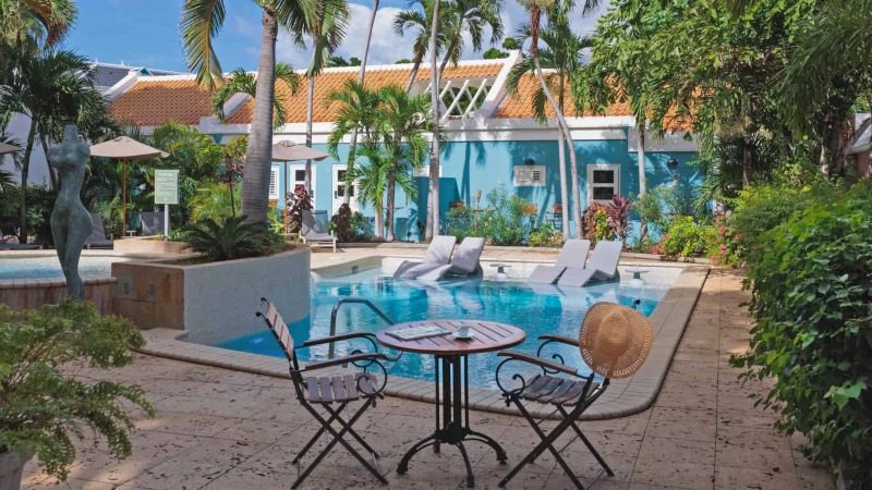 Kura Botanica hotel Curacao poolside