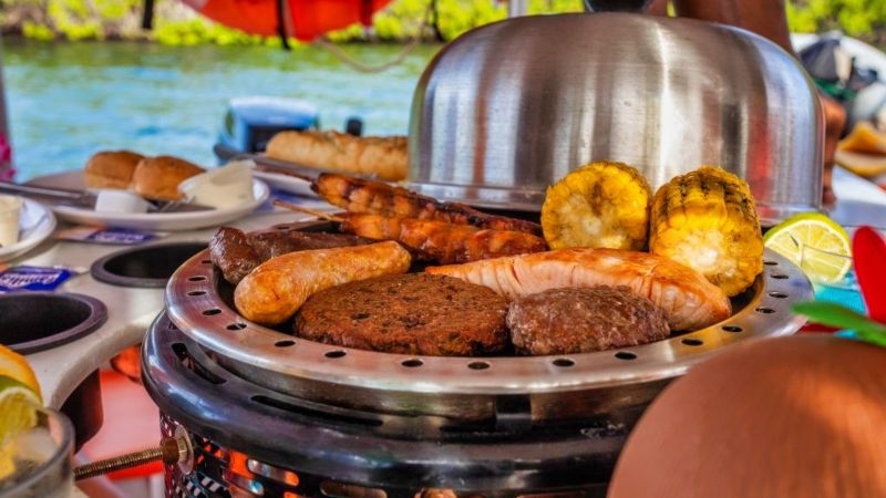 Ronde BBQ bootjes (Tiki boats) 10 Tiki Boats Curacao bbq cobb 800x450 1