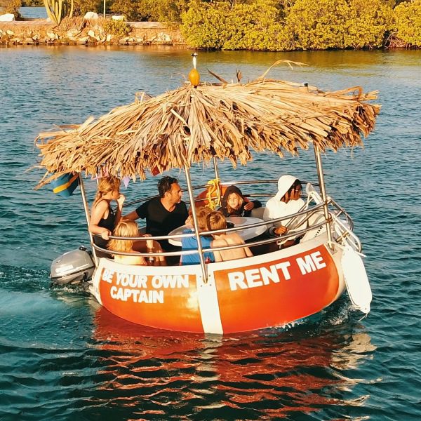 Round boat Tiki boat Curacao kids party