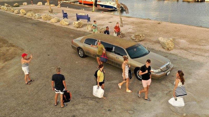 Limo service mermaid klein curacao 800x450 2