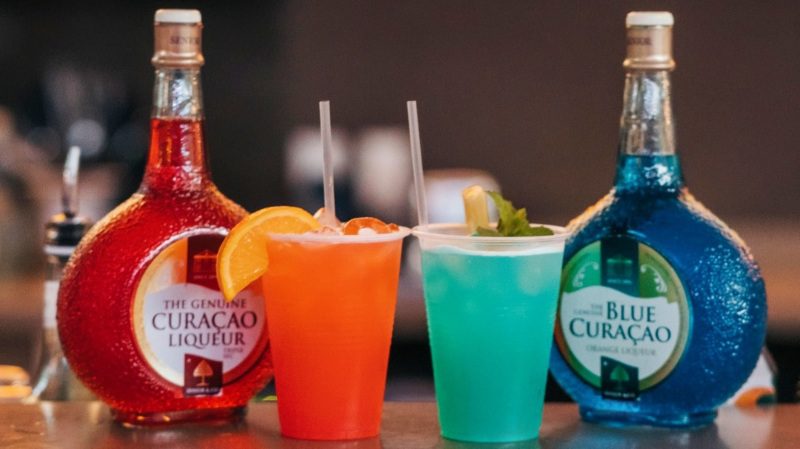 blue curacao guided tour met cocktails 800x450 1