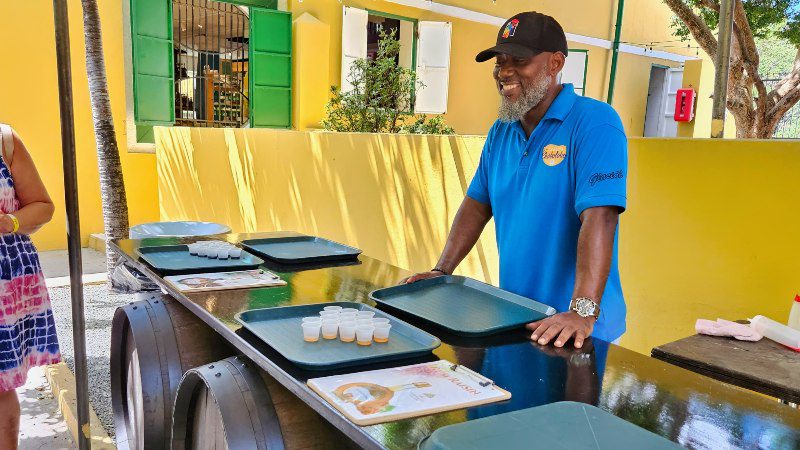 chobolobo guided tour likeur proeverij 800x450 1