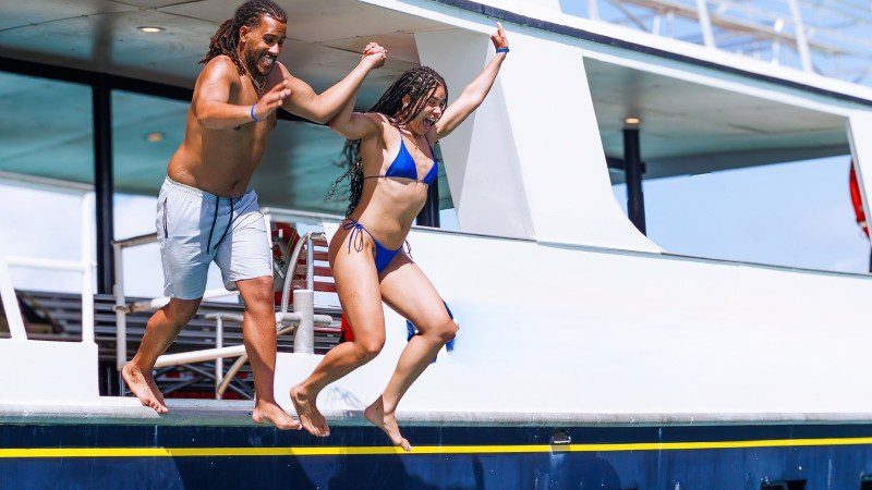 Klein Curacao | Mermaid 21 klein curacao mermaid jump 800x450 1