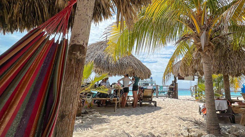Klein Curacao | Mermaid 24 klein curacao mermaid palapa 800x450 1