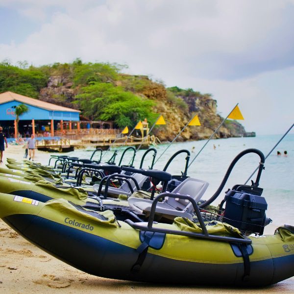 Mini catamarã AquaCat em Curaçao