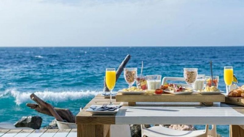 bijblauw hotel boutique curacao ontbijt aan zee 800x450 1