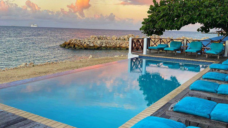 boutique hotel curacao scuba lodge zwembad sea view 800x450 1