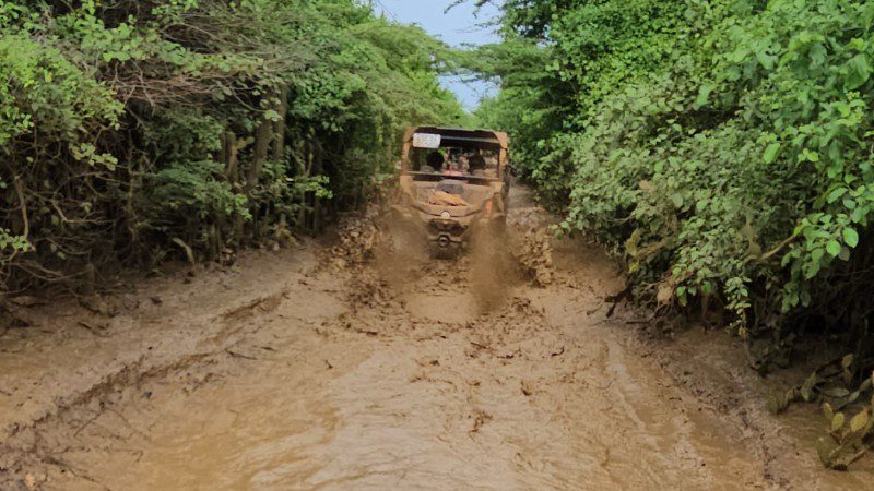 Buggy tour Off-Road 'Go West' (Vá para o Oeste) 8 buggy tour regenseizoen curacao activities 800x450 1
