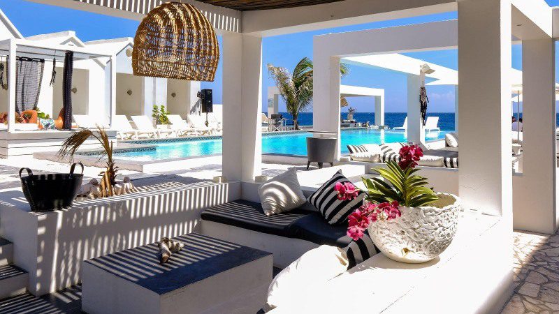 saint tropez curacao boutique hotel pool area 800x450 1