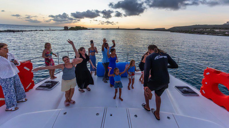 Sunset Trip Curacao Topcat 800x450 1