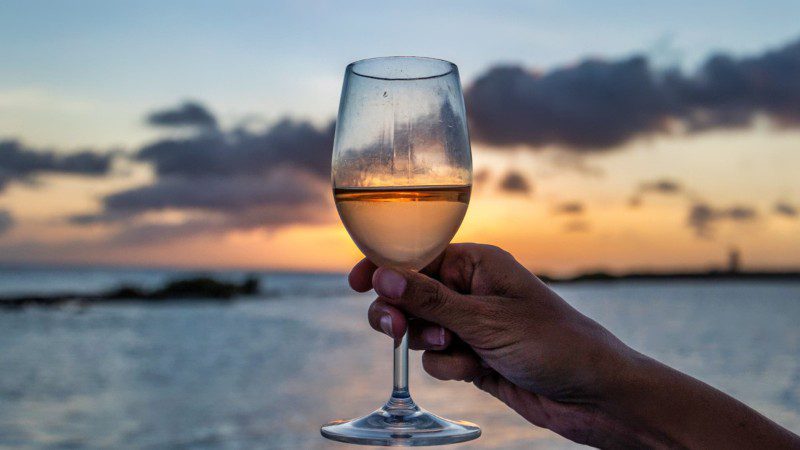 Sunset trip curacao open bar wine 800x450 1